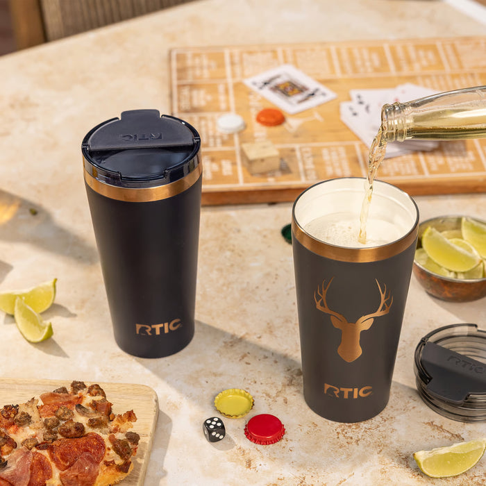 Taza RTIC Happy Hour Pint 18 oz con Interior Cerámico | Antiderrame | Exterior Soft-Touch