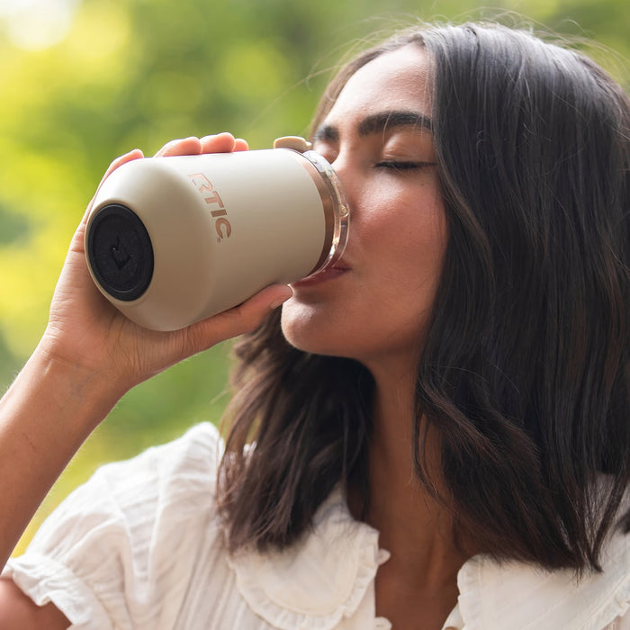 Taza RTIC Happy Hour de Vino 12 oz con Interior Cerámico | Antiderrame | Exterior Soft-Touch