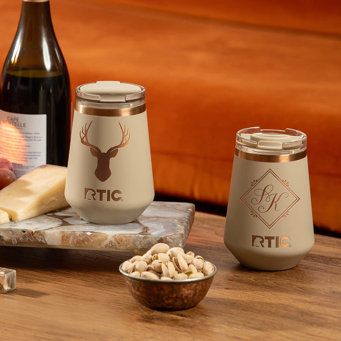 Taza RTIC Happy Hour de Vino 12 oz con Interior Cerámico | Antiderrame | Exterior Soft-Touch